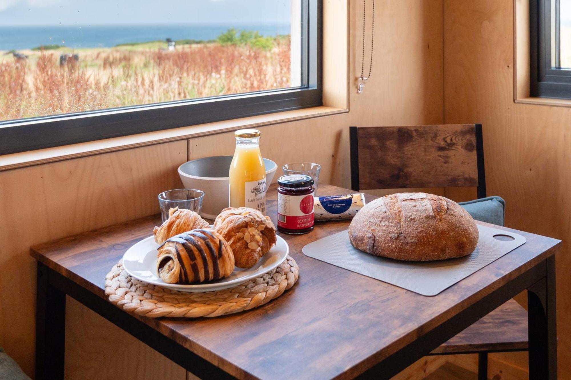 Rustic Cabins, Sea Views From Rewilded Farm With Highland Cows St Andrews Buitenkant foto